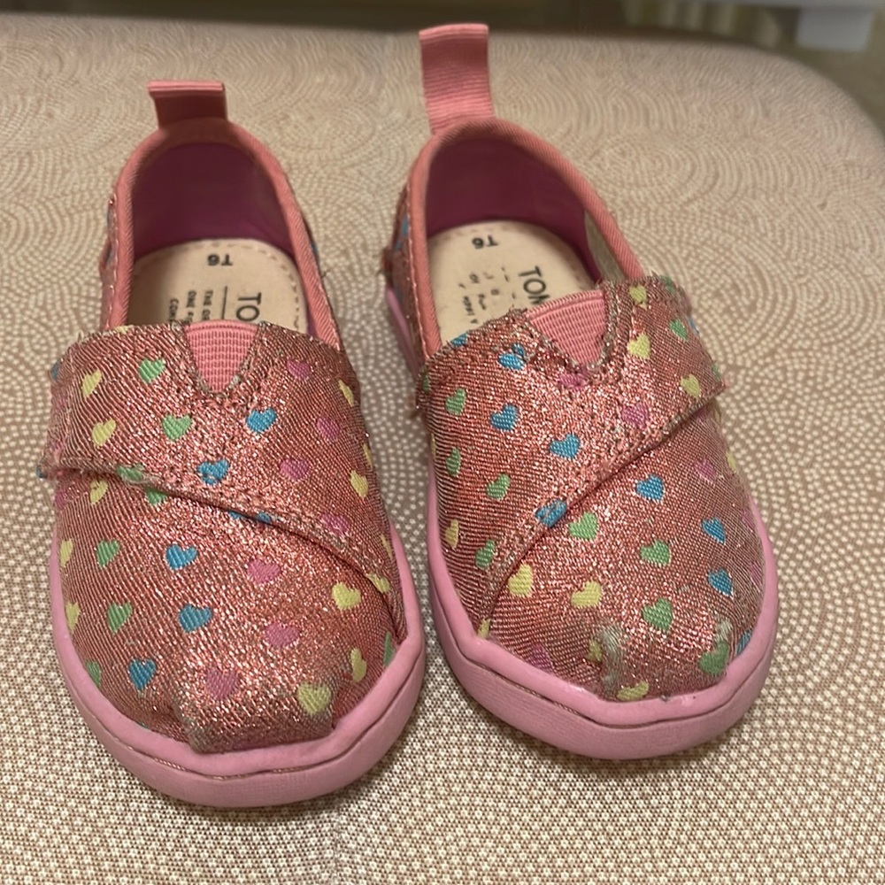 Toms toddler shoes size 6